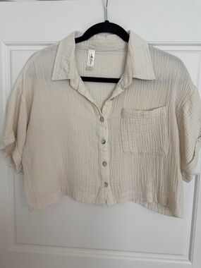 Mahina Cream Cropped Button-Front Top